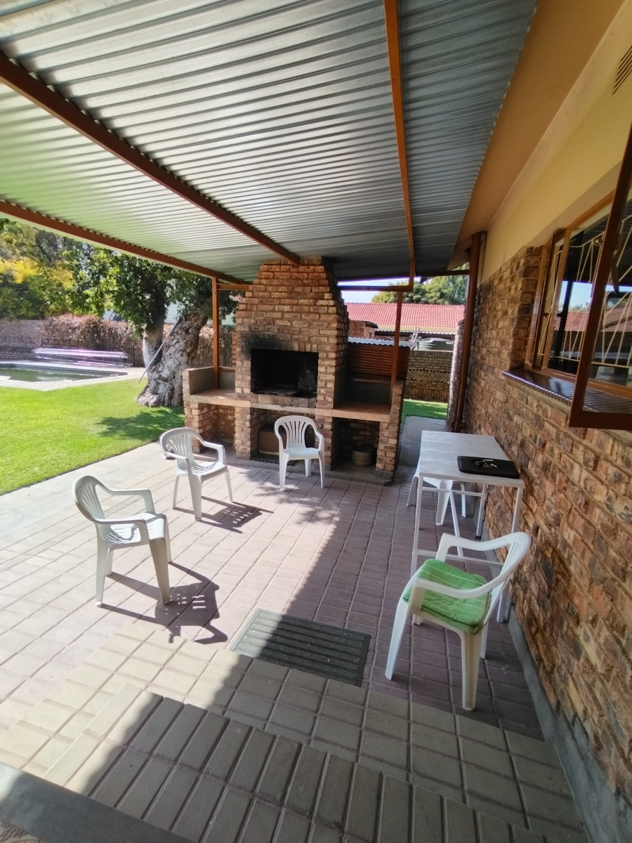 4 Bedroom Property for Sale in Jan Kempdorp Northern Cape